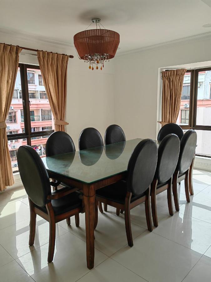 Marina Court