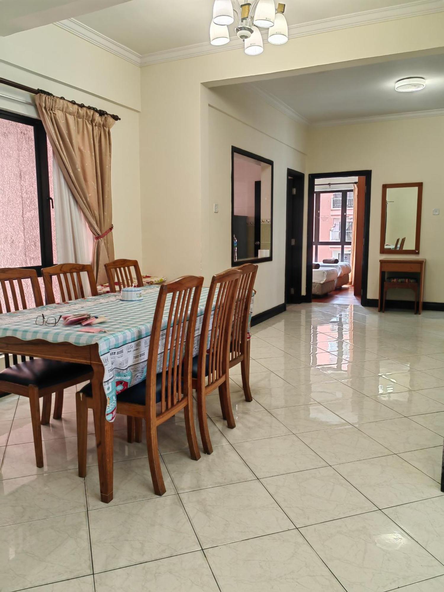 Marina Court Apartment *